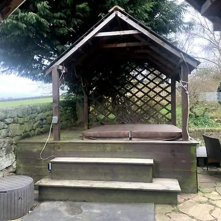 Swang With Optional Hot Tub *